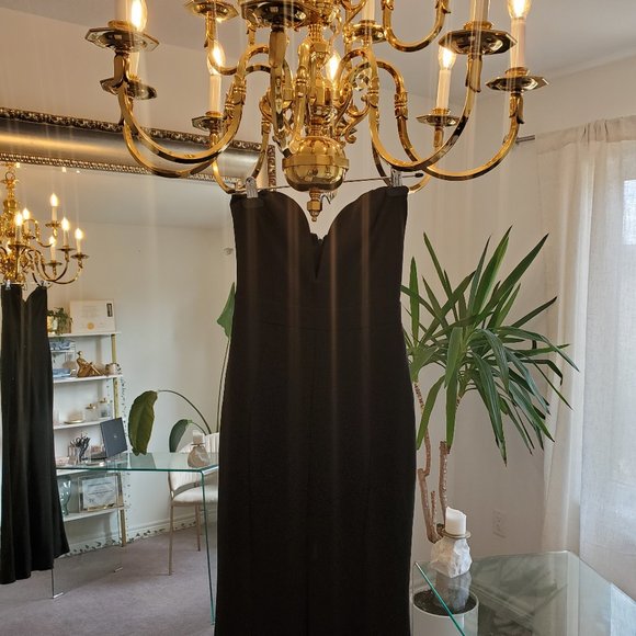 BLACK GOWN WITH DEEP V NECK AND SLIT - Picture 1 of 3